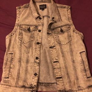Acid washed denim vest